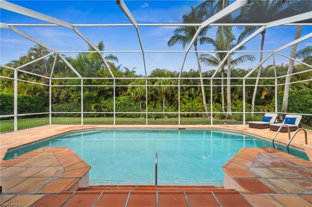 1905 Fairfax CIR, Naples, FL 34109