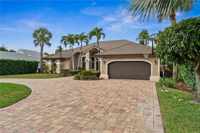 1905 Fairfax CIR, Naples, FL 34109