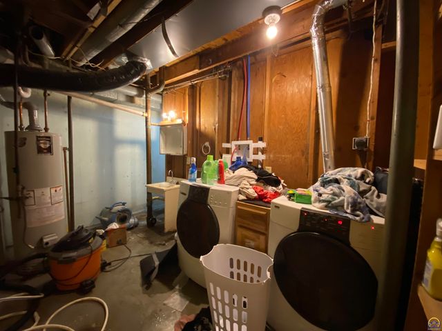 316 NE Pine LN, Topeka, KS 66617