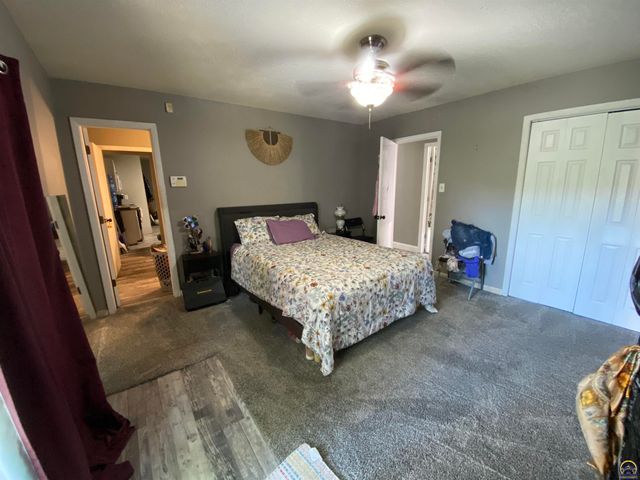 316 NE Pine LN, Topeka, KS 66617