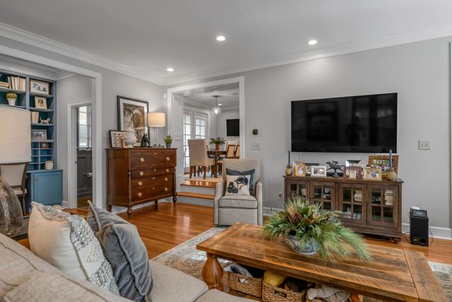 325 Kingsway Drive, Lexington, KY 40502