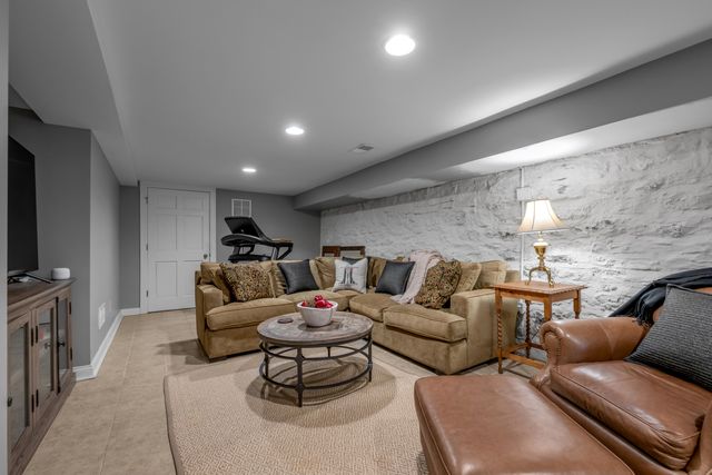 325 Kingsway Drive, Lexington, KY 40502