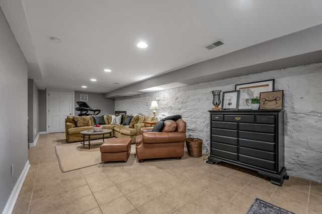 325 Kingsway Drive, Lexington, KY 40502