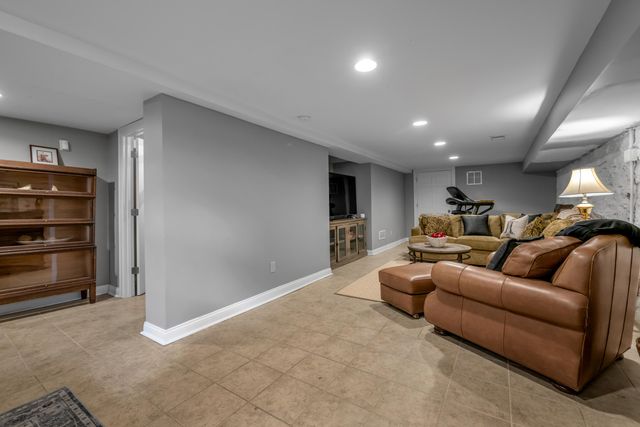 325 Kingsway Drive, Lexington, KY 40502