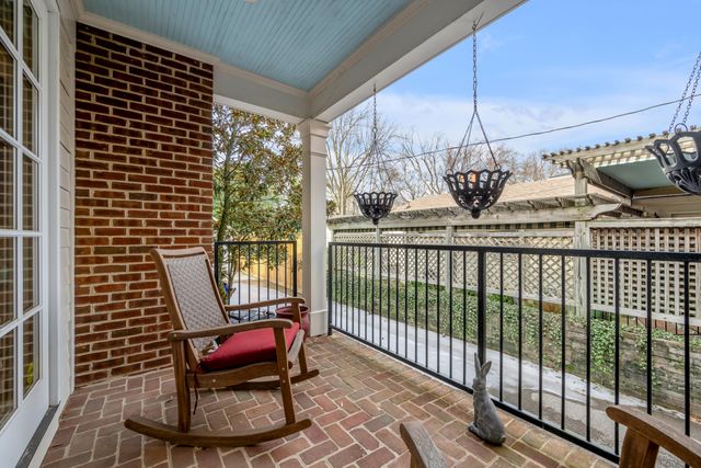 325 Kingsway Drive, Lexington, KY 40502