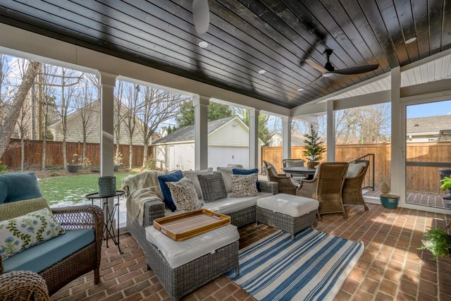 325 Kingsway Drive, Lexington, KY 40502