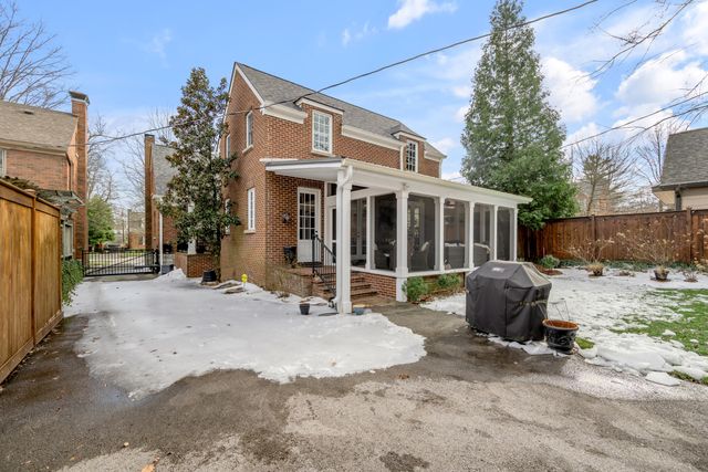 325 Kingsway Drive, Lexington, KY 40502