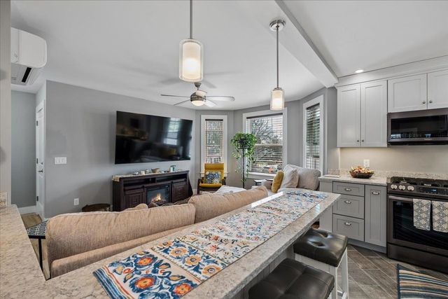 286 Coolidge Ave Apt 2, Manchester, NH 03102