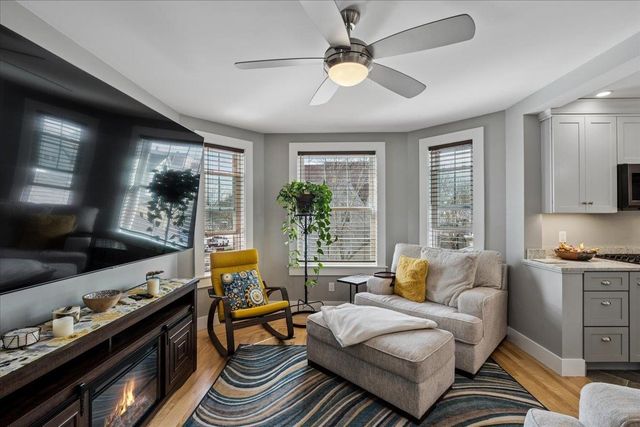 286 Coolidge Ave Apt 2, Manchester, NH 03102