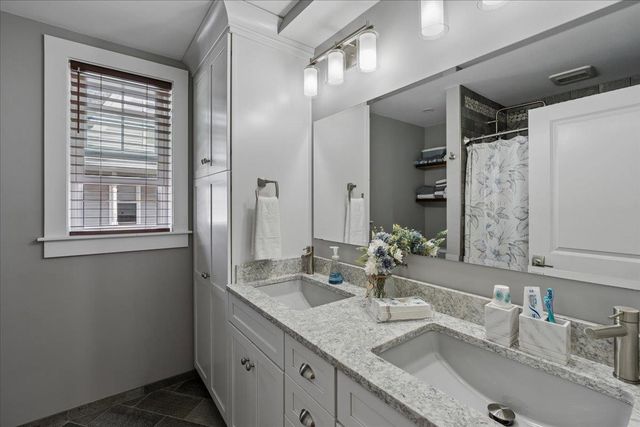 286 Coolidge Ave Apt 2, Manchester, NH 03102