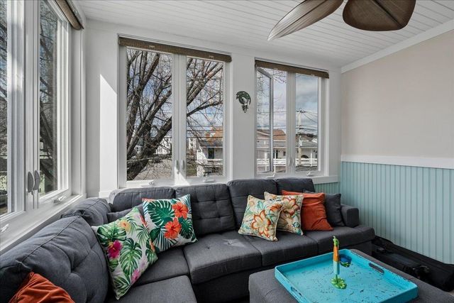 286 Coolidge Ave Apt 2, Manchester, NH 03102