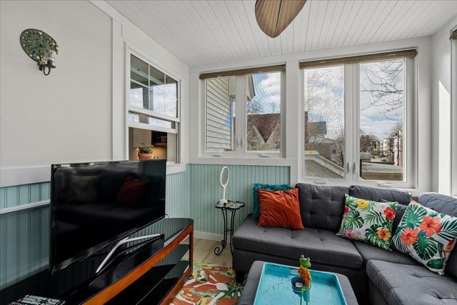 286 Coolidge Ave Apt 2, Manchester, NH 03102