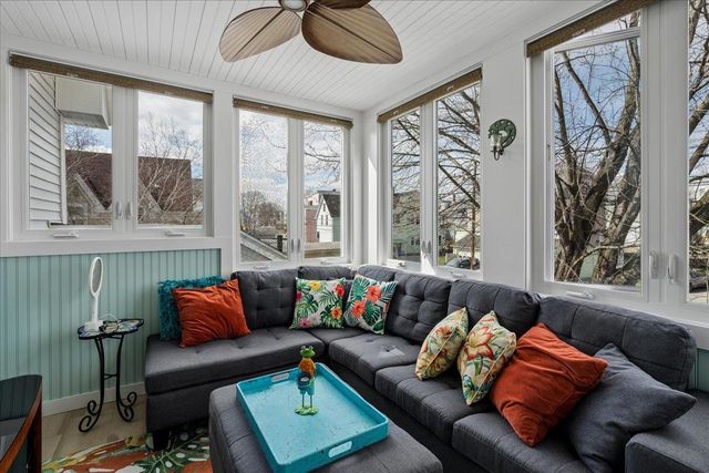 286 Coolidge Ave Apt 2, Manchester, NH 03102