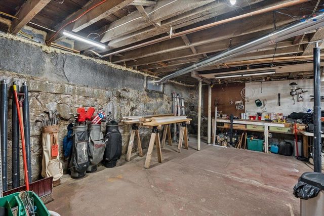 286 Coolidge Ave Apt 2, Manchester, NH 03102