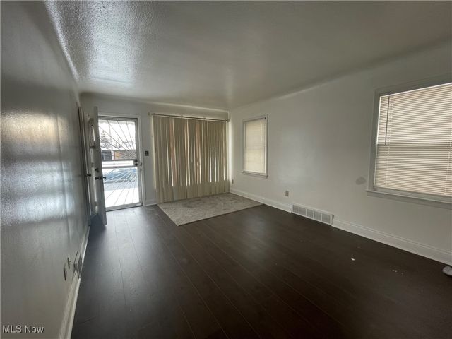 13713 Christine Avenue, Garfield Heights, OH 44105