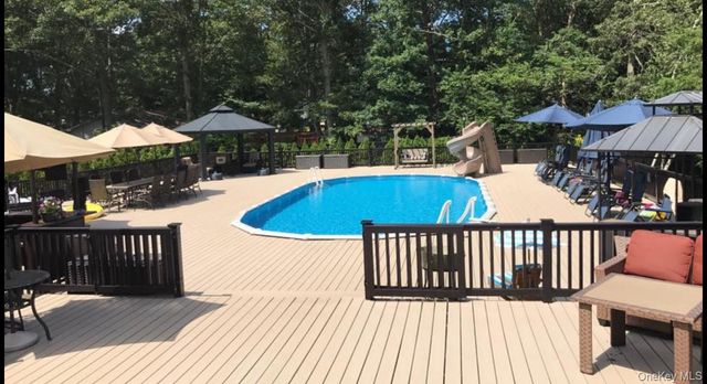 21 Masem Court, Medford, NY 11763