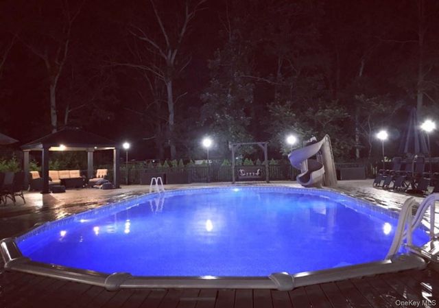 21 Masem Court, Medford, NY 11763