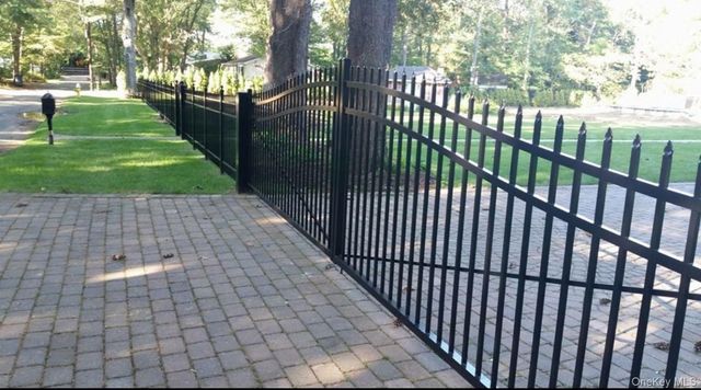 21 Masem Court, Medford, NY 11763