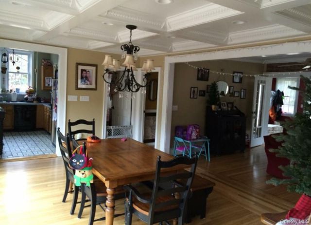 21 Masem Court, Medford, NY 11763