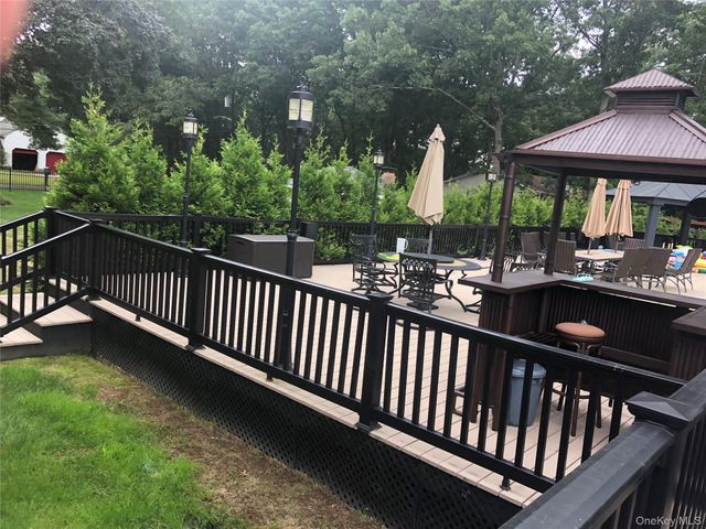 21 Masem Court, Medford, NY 11763