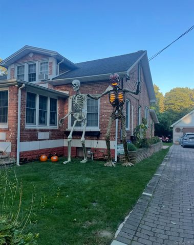 21 Masem Court, Medford, NY 11763