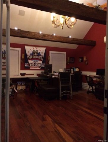 21 Masem Court, Medford, NY 11763