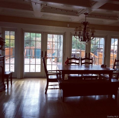 21 Masem Court, Medford, NY 11763