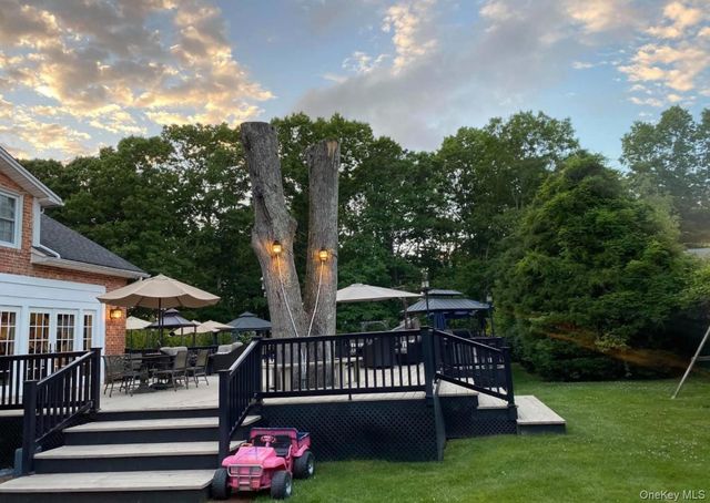 21 Masem Court, Medford, NY 11763