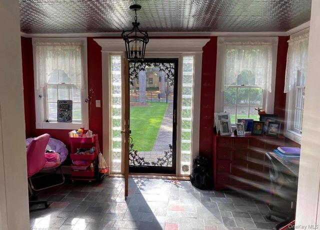 21 Masem Court, Medford, NY 11763