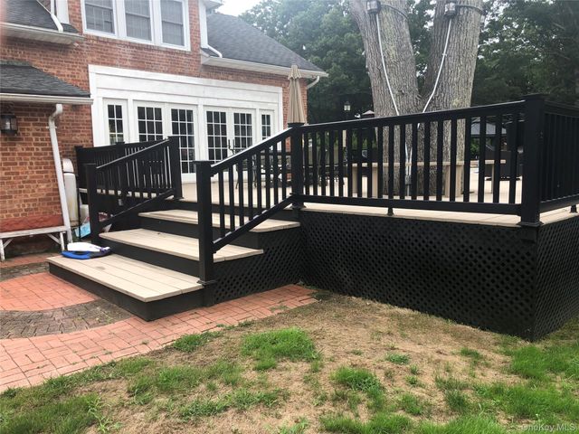 21 Masem Court, Medford, NY 11763