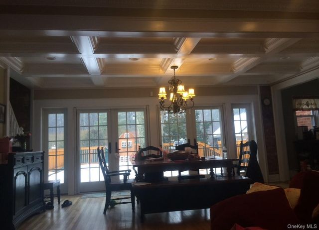 21 Masem Court, Medford, NY 11763