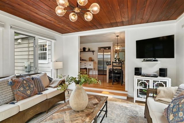 109 Yarmouth Street, Longmeadow, MA 01106