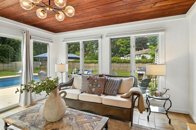 109 Yarmouth Street, Longmeadow, MA 01106
