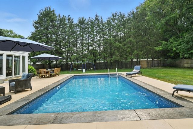 109 Yarmouth Street, Longmeadow, MA 01106