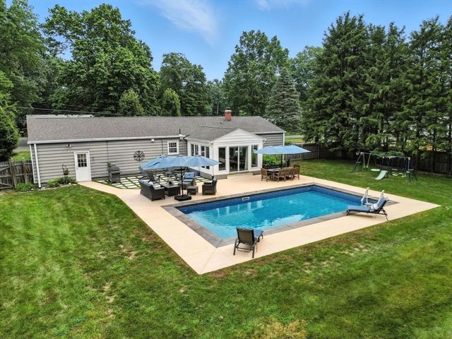 109 Yarmouth Street, Longmeadow, MA 01106