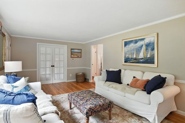109 Yarmouth Street, Longmeadow, MA 01106