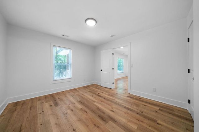 6 W Point Drive SE, Lindale, GA 30147