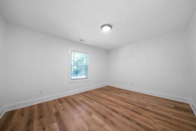 6 W Point Drive SE, Lindale, GA 30147