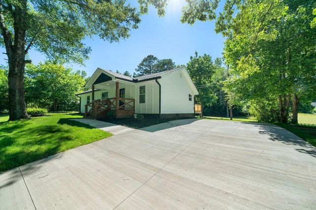 6 W Point Drive SE, Lindale, GA 30147