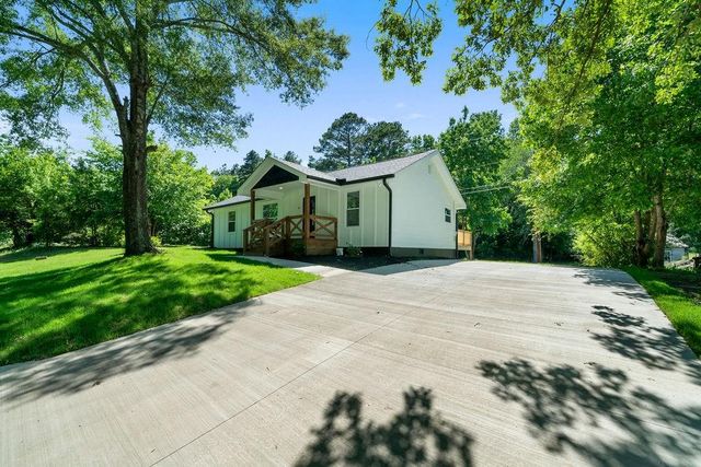 6 W Point Drive SE, Lindale, GA 30147