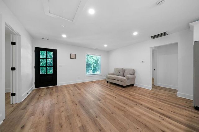 6 W Point Drive SE, Lindale, GA 30147
