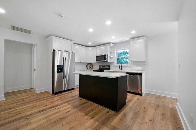 6 W Point Drive SE, Lindale, GA 30147
