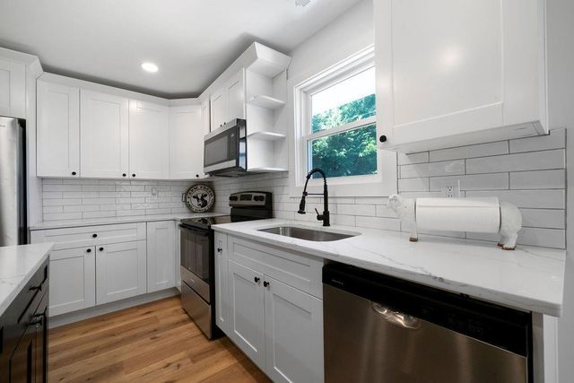 6 W Point Drive SE, Lindale, GA 30147