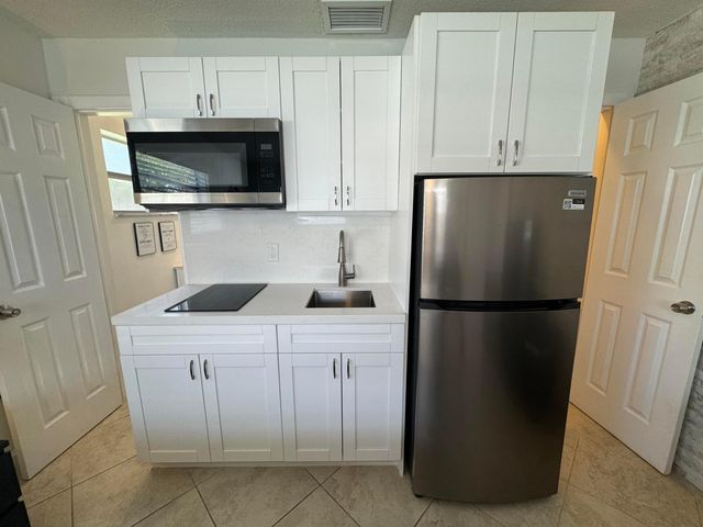 805 NE 23rd Drive, Wilton Manors, FL 33305