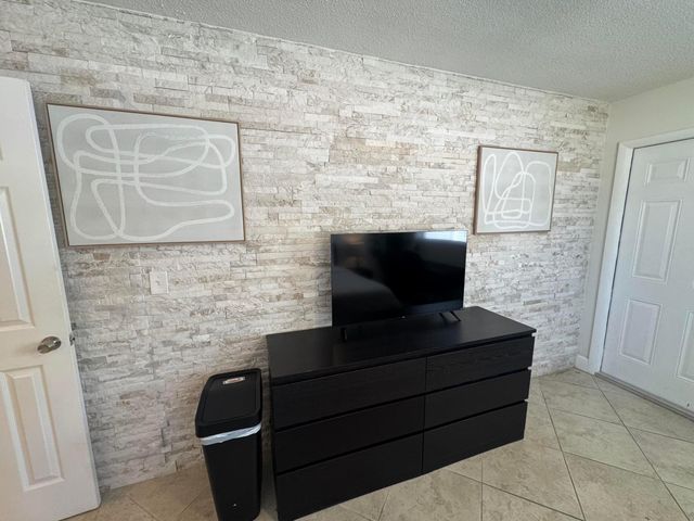 805 NE 23rd Drive, Wilton Manors, FL 33305