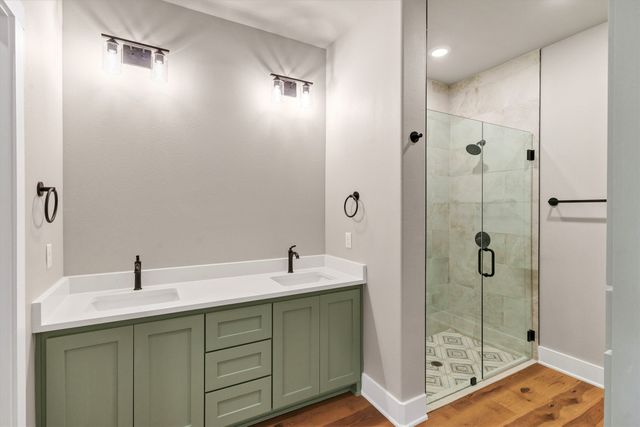 805 Branding Iron Trail, Granbury, TX 76049