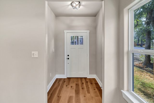 805 Branding Iron Trail, Granbury, TX 76049