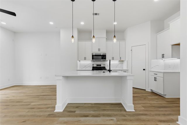 812 Elkhart Street B, Houston, TX 77091