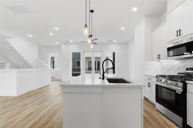 812 Elkhart Street B, Houston, TX 77091