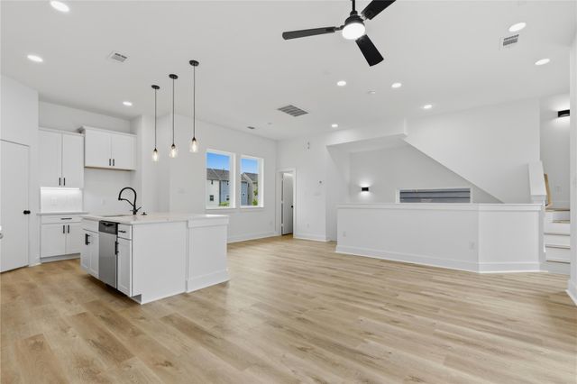 812 Elkhart Street B, Houston, TX 77091